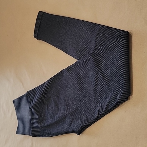 OFFLINE by Aerie, Size XS Rubbed and Ribbed Charcoal Gray & Black Rigid Leggings - Picture 1 of 12